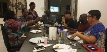 Repas avec madame la Ministre de la Santé, Mme Claudine Sorgho et notre équipe au Burkina.