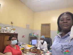 Avec le Dr Bouda à la pédiatrie